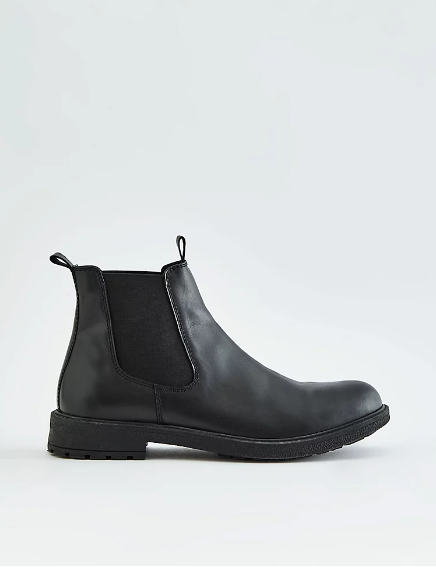 Black leather Chelsea boots that can be worn with business casual clothes for men