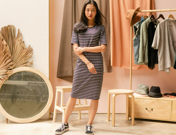A lady wearing a dress from the Dorothy Perkins dress sale that she styled.