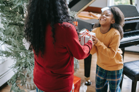 A mother giving her daughter a Christmas present: Kids’ toys for Christmas