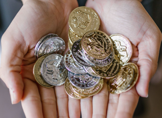 Two hands holding money that has been saved on Appliances in the home.