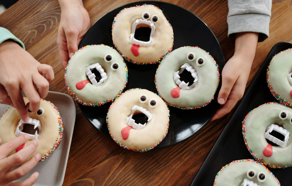 Vegetarian recipes for Halloween: Vegetarian Halloween spooky doughnuts.