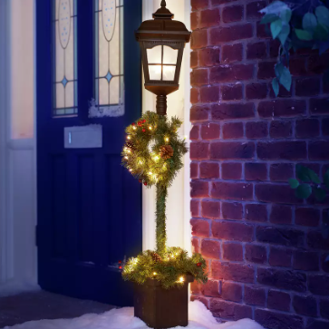 Outdoor Christmas light and decorations: Lantern with Christmas wreath decorations