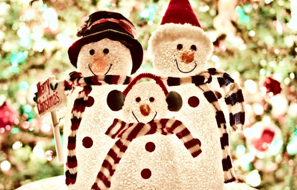 The best outdoor Christmas decorations: Three white snowmen