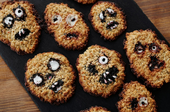 Breakfast ideas for Halloween: Halloween scary oatmeal cookies