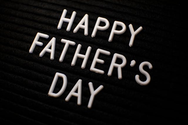 Gift ideas for Father's Day: A black surface with ‘Happy Father’s Day’ written in white text