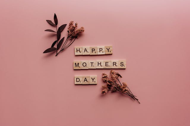 Mother's Day experience gifts: Tiles spelling out ‘Happy Mother’s Day’ on a pink background