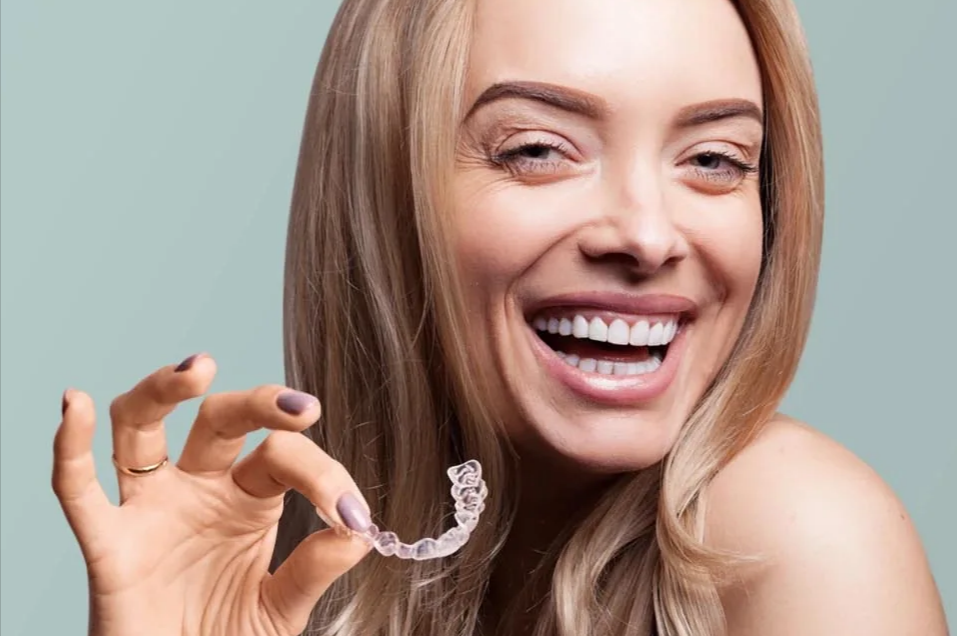 Model showing her long-term results of using the NewSmile invisible braces religiously and properly