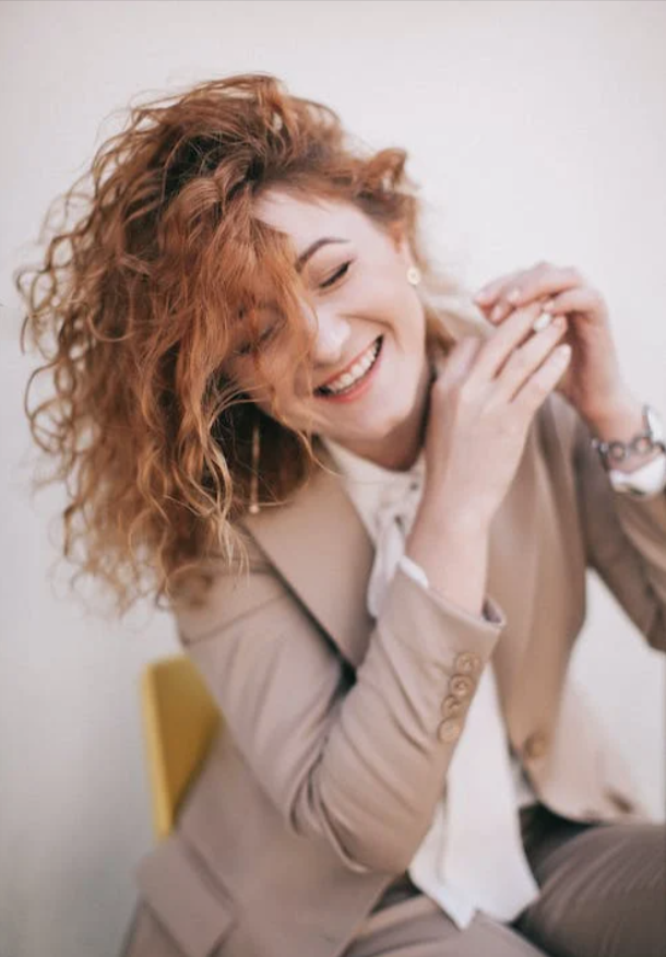 sorriso di una donna grazie agli impianti dentali DrSmile comprati con un promo code DrSmile