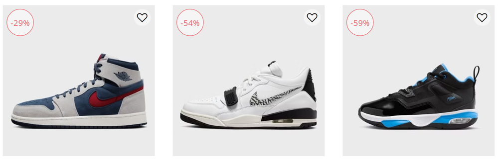 Drei jeweils verschiedene Sneaker-Schuhe mit kleinen Herzchen und Rabatt-Hinweisen