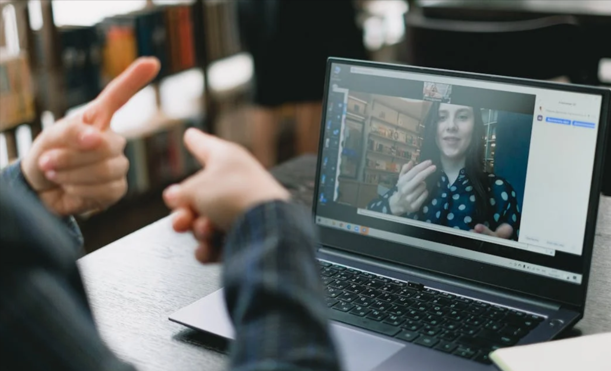 apprendimento lingue online tra due persone che hanno usato un codice sconto Preply per risparmiare