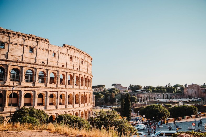 parte del colosseo a Roma che può essere visitata in piena comodità grazie ad un codice promo Best Western per alloggiare in una camera