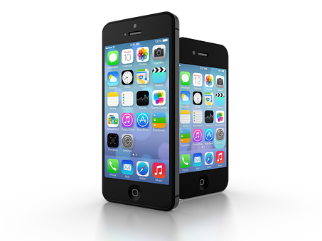 un téléphone allumé avec à l'écran plusieurs applications et code de réduction IglooHome