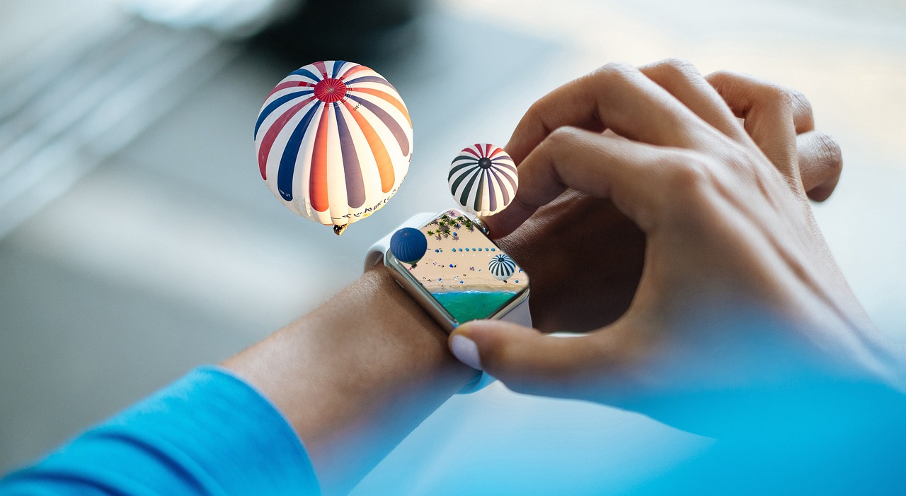 reloj con globos que salen del reloj simbolizando ofertas en días fuera y ofertas de turismo y ofertas de ocio