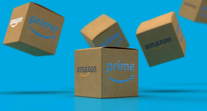 cajas de amzon prime day sobre fondo azúl para las ofertas de amazon prime day