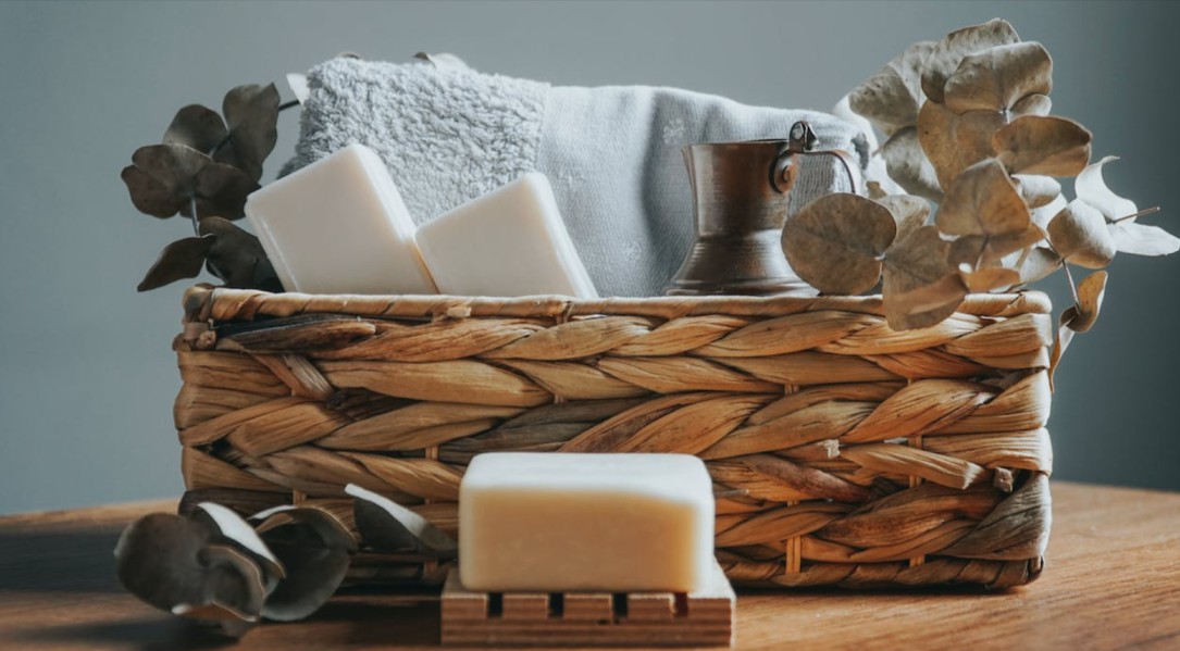 kit di detergenti disponibili in un cesto, acquistabile sul sito ufficiale grazie ad un codice sconto everdrop