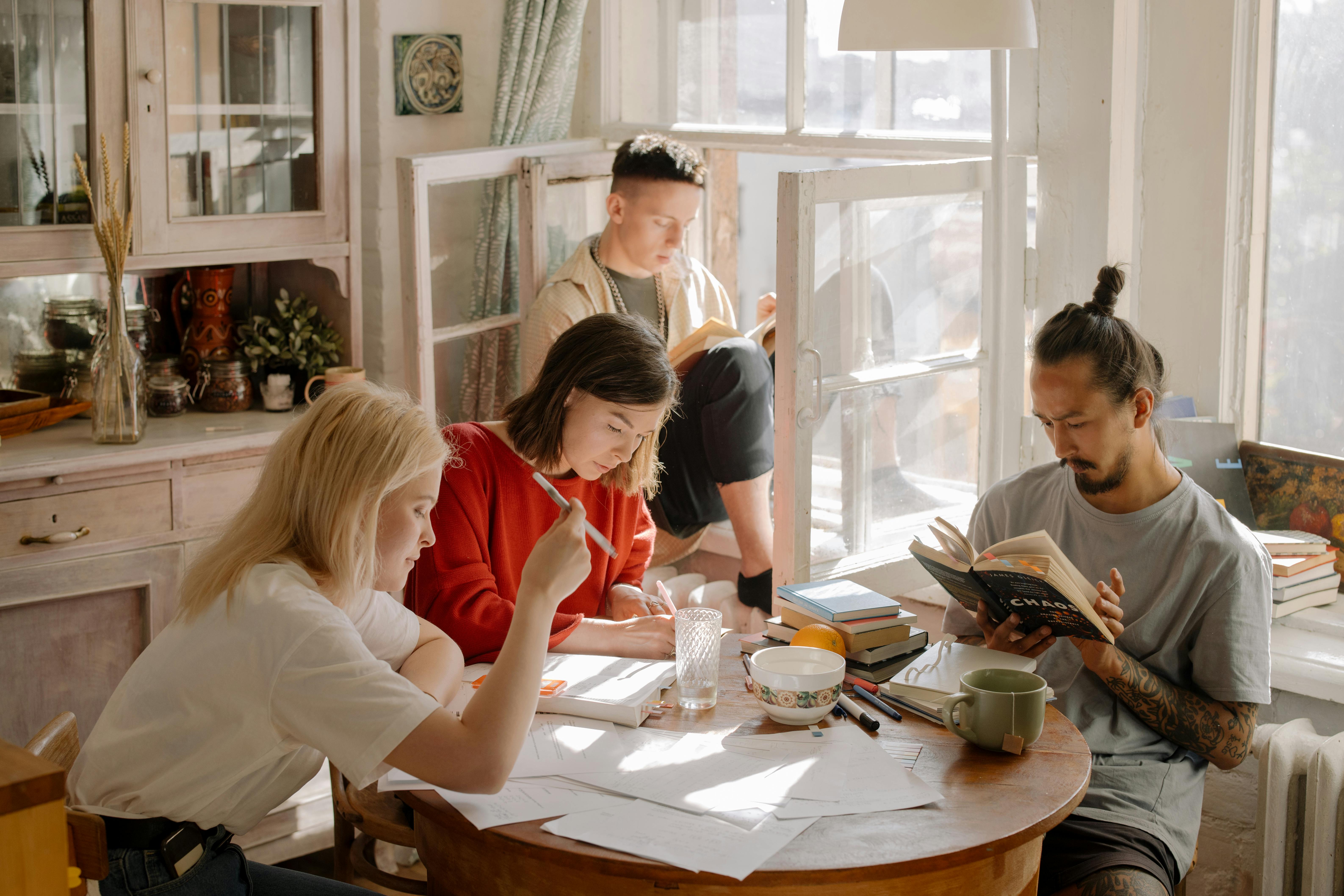 Image showing four students who could gain from a vidaXL student discount.