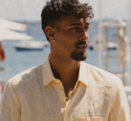 ragazzo che indossa camicia da poter comprare a basso costo con un coupon ScaglioneIschia