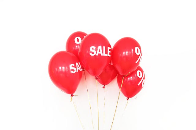 Red ballons with the word Sale on it.