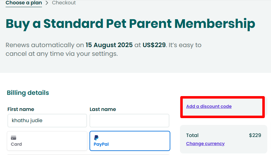 The TrustedHousesitters discount code is entered in a red box on the checkout page for the brand.