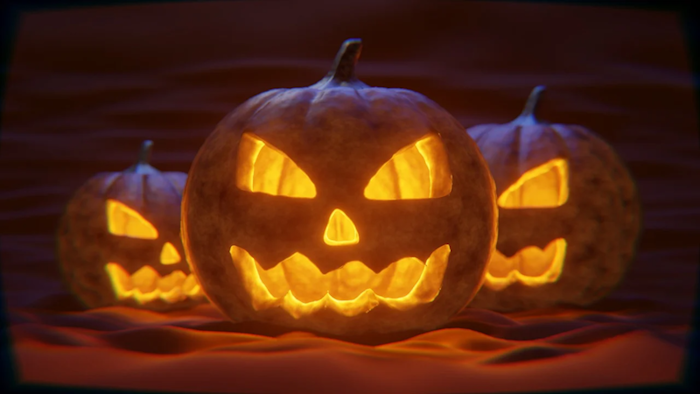 Drei Kürbis-Laternen im Halloween-Stil auf einer Wüste