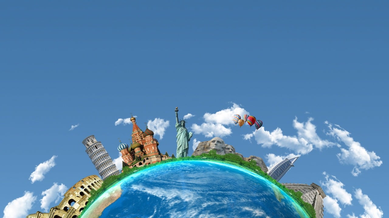 bola de la tierra con monumentos sobre fondo azúl