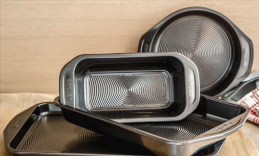 The CIRCULON ultimum family roast oven tray, baking tray & roaster set