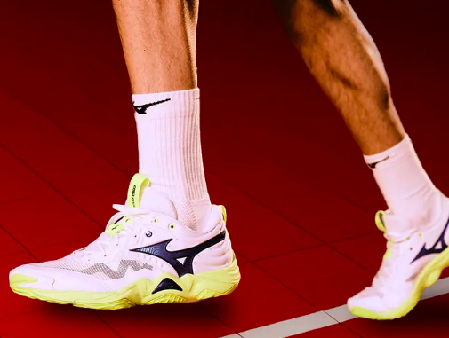 ejemplo de la web de direct volley de sus zapatillas blancas