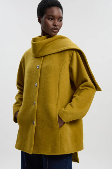 Women’s winter coats and jackets: A model in the Brushed Wool Detachable Scarf Tailored Short Coat
