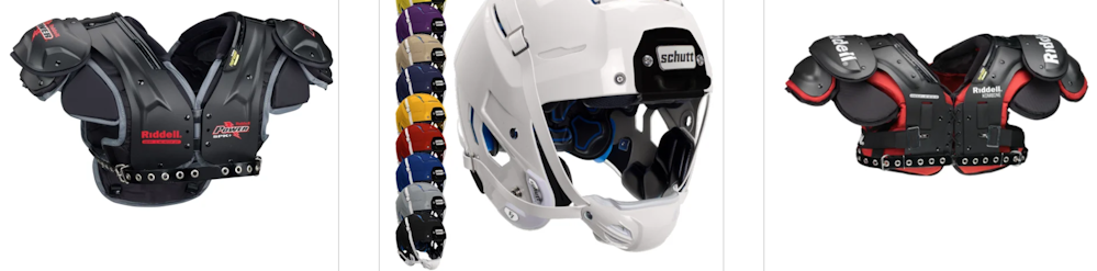 Zwei verschiedene Schulterpads und ein Helm für den Football-Sport auf leerem Hintergrund