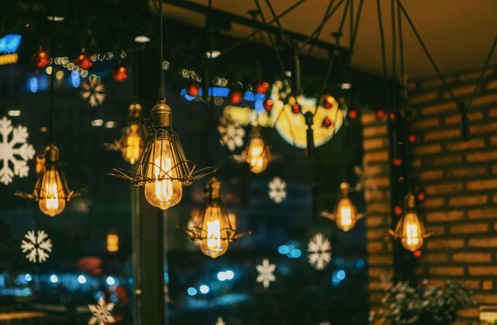 lampadari accesi da poter acquistare a basso prezzo se si utilizza un codice sconto Crotti Lampadari
