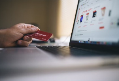 carta bancaria per acquisti online con i vari coupon Cyber Weekend per trovare offerte