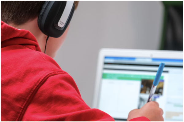 A student in an online learning session with an Estia Tuition tutor