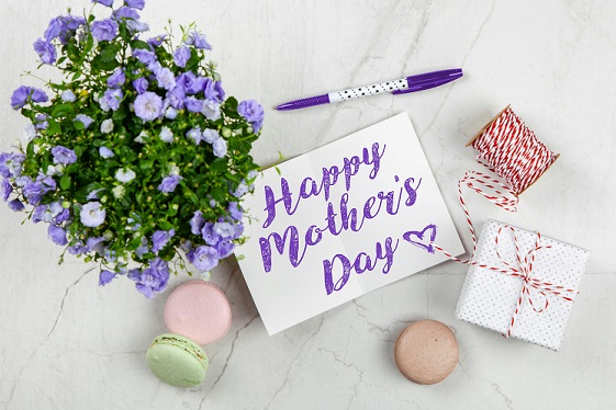 imae showing a bouquet, gift boxes, macarons and a happy mother's day note