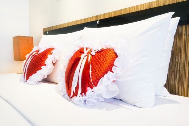 indoors-bedroom-hotel-flower-valentine