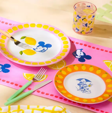 imagen de disney store con ofertas de disney store con ejemplo de productos