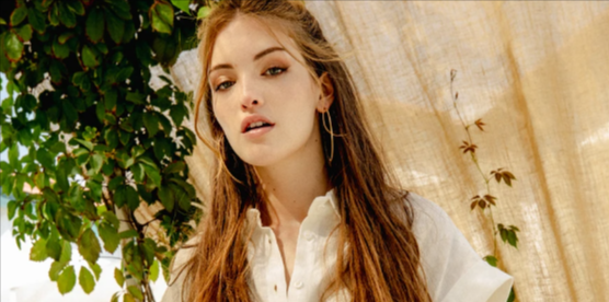 ragazza in primo piano con outfit comprato dal sito Dixie con un codice sconto Dixie