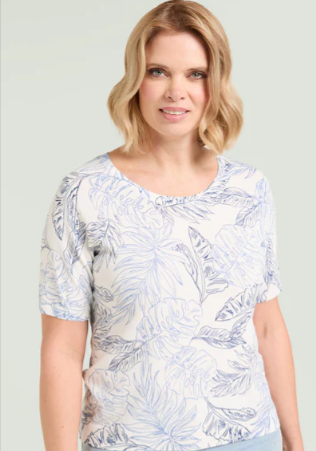 donna in primo piano che indossa maglia large da comprare a basso prezzo con dei codici sconto Luisa Viola