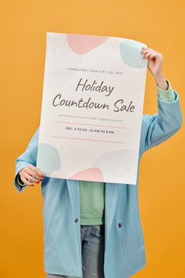 A sign saying Holiday Countdown Sale