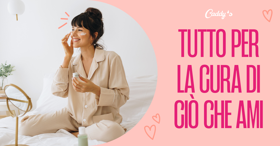 donna che si spalma una crema idratante sul viso comprata dal sito Caddy's con un codice sconto Caddy's