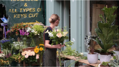 Get fresh flowers from UK florists and enjoy your FLOOM discount