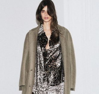 donna che indossa abbigliamento Spinnaker Boutique comprato con un codice sconto Spinnaker Boutique