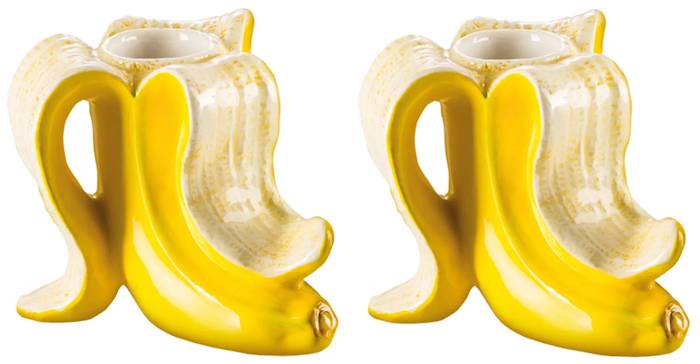 Zwei Kerzenhalter im Bananen-Stil auf leerem Hintergrund