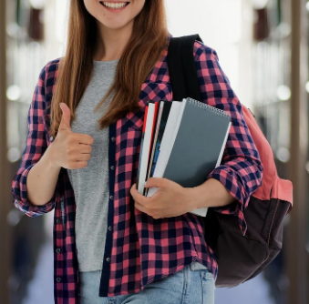 estudiante con mochila de color rosa de pixabay