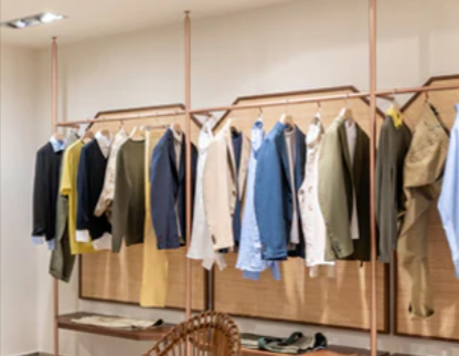 abbigliamento in uno store Slowear da poter acquistare grazie ai codici sconto Slowear