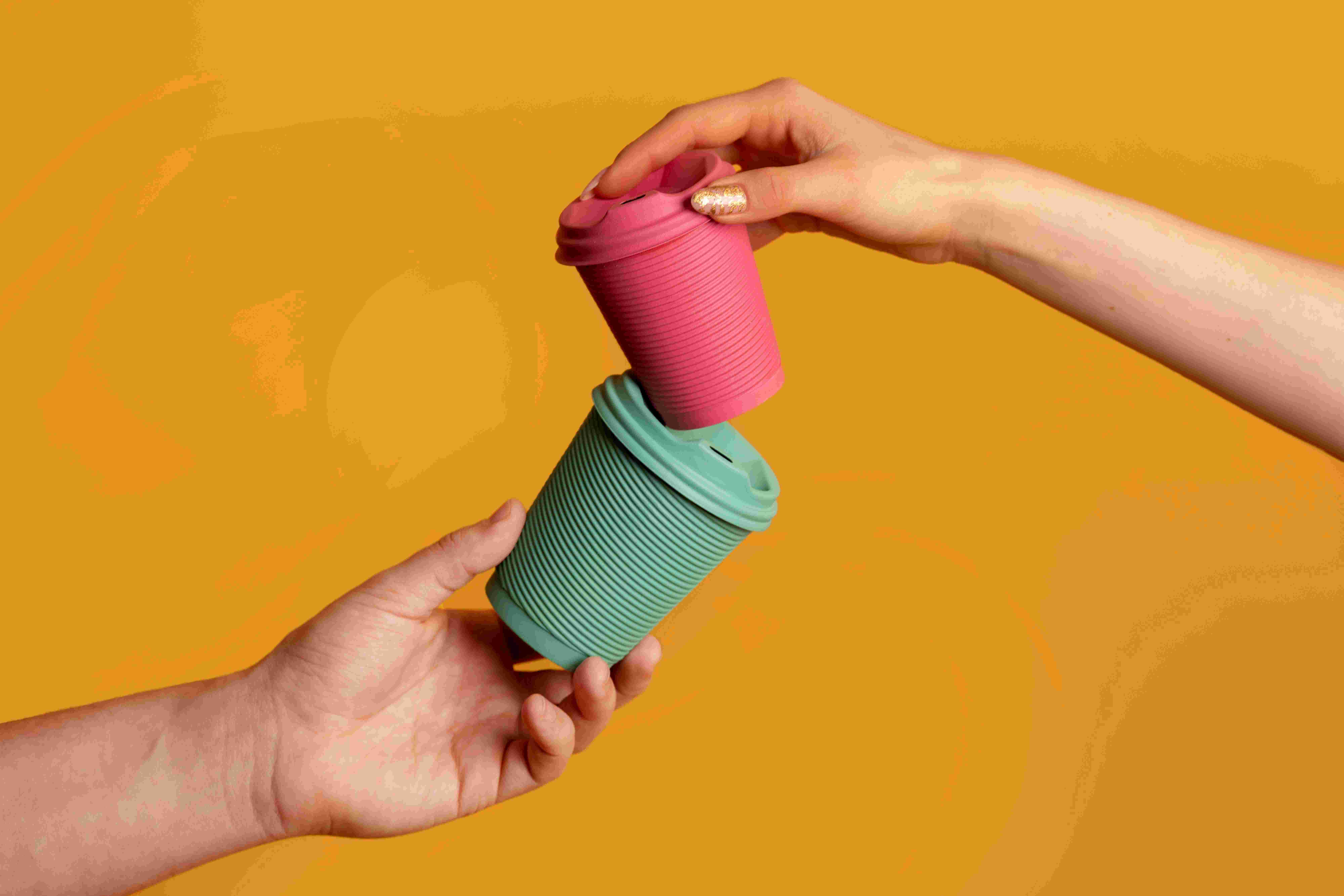close-up-hand-with-reusable-thermos