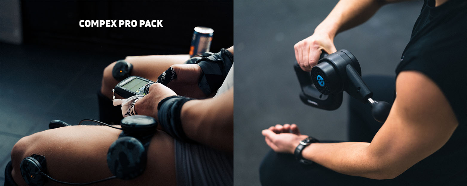 complex pro pack dos personas sentadas usando estimuladores musculares