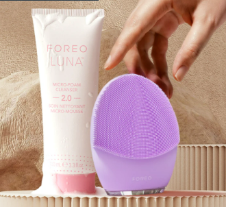 The Foreo LUNA 4 ultimate cleansing routine bundle