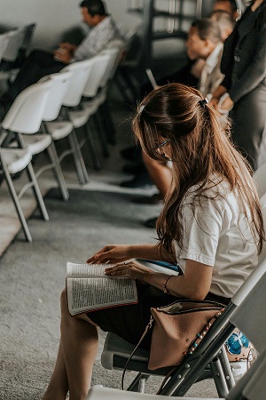 Image showing a student who can benefit from a COS coupon code