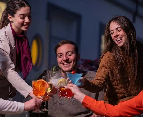 tavolo in un ristorante da poter pernottare a basso prezzo con un codice sconto Gruppo UNA