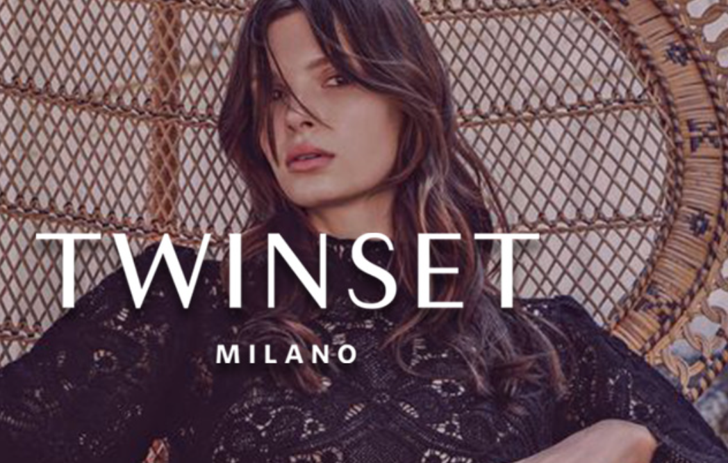 donna che indossa un vestito Trussardi pagato a basso prezzo con un codice sconto D'Urso Boutique